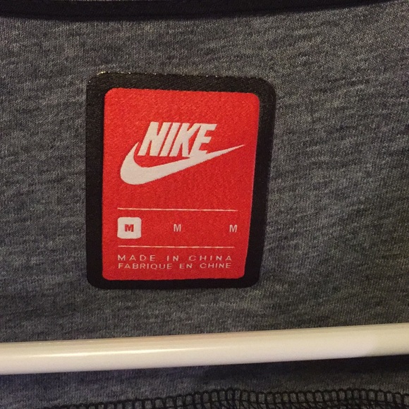 Nike top used - Picture 2 of 4
